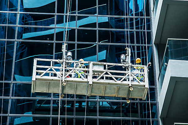 포토 JPG 해외이미지 주간 매달리기 외벽 빌딩 상반신 성인 야외 두명 건물 뒷모습 반사 작업 리프트 청소부 유리창청소 성인만 해외202004 외벽청소 해외포토 자연요소 직업 건축물 벽 뷰포인트 모션 사람 청소 파일형식 이미지허브
