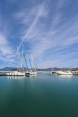 포토 JPG 해외이미지 구름 유럽 밧줄 파도 바다 여행 요트 하늘 휴가 항해 사람없음 물 여름 파란색 태양 여행객 항구 맑음 도시 시간 보트 역사 저녁 선원 깃대 닻 네비게이션 무료 뱃놀이 줄서기 해외202004 해외포토 자연요소 계절 나라 줄 컬러 배_교통 교통시설 모션 날씨 사람 전통놀이 야간 파일형식 이미지허브