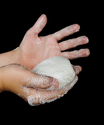 포토 JPG 해외이미지 손 실내 신체부위 비누 손씻기 비누거품 위생관리 해외202004 해외포토 관리 사람 내부 위생용품 거품 씻기 파일형식 이미지허브