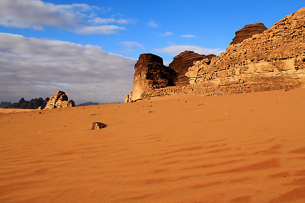 포토 JPG 해외이미지 아시아 모래 여행 백그라운드 패턴 오렌지 자연 하늘 산 건조 풍경 사람없음 야외 빨간색 물 파란색 환경 계곡 사막 바위 뜨거움 황무지 중앙 땅 모래언덕 언덕 부식 생태계 아라비아 동쪽 내추럴 요르단 지질학 해외202004 해외포토 자연요소 교육 나라 컬러 무늬 과일 중동 돌_바위 방향 파일형식 이미지허브