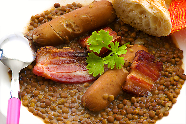 포토 JPG 해외이미지 식물 전통 접시 음식 백그라운드 겨울 채소 주택 따뜻함 파슬리 건강 육류 요리 사람없음 숟가락 식사 저녁식사 당근 흰색 시골 사발 소시지 수프 냄비 바게트 냅킨 베이컨 레시피 점심식사 고립 프랑크푸르트 해외202004 해외포토 식기 계절 빵 컬러 식재료 뿌리채소 독일 수저 돼지고기 건물 도시 사기그릇 가공식품 솥 파일형식 이미지허브