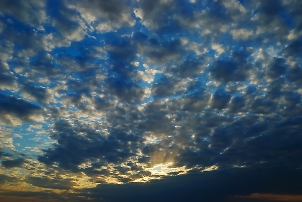 포토 JPG 해외이미지 구름 백그라운드 하늘 풍경 사람없음 파란색 빛 태양 일몰 새벽 저녁 천국 해외202004 해외포토 자연요소 컬러 노을 야간 파일형식 이미지허브