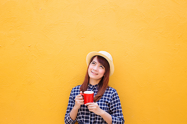 포토 JPG 해외이미지 모델 라이프스타일 손 응시 드레스 옷 여자 행복 감정 얼굴 커피 백그라운드 한명 사람 동양인 성인 컵 빨간색 믿음 기쁨 우유 수확 표현 신선 잡기 닫기 카푸치노 내추럴 고립 라떼 해외202004 해외포토 1 식기 시선 음료 컬러 농업 모션 유제품 인종 생활 신체부위 파일형식 이미지허브