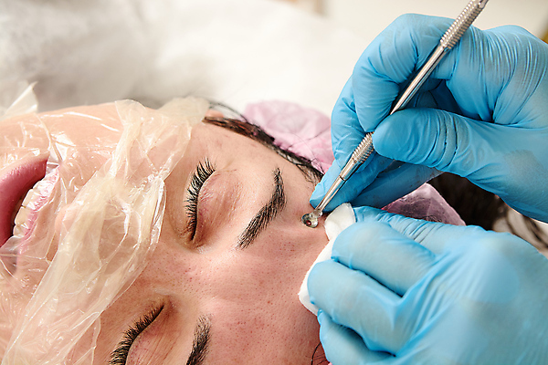 포토 JPG 해외이미지 직업 손 여자 얼굴 백그라운드 건강 병원 한명 치료 약 상점 스파 화장품 장비 기구 공구 업무 점 씻기 작음 미용사 피부 피부관리 테라피 여드름 순서 삭제 돌봄 위생관리 헬프 노화 해외202004 해외포토 1 컨셉 의학 모션 관리 사람 신체부위 뷰티 청결 도구 작업 도움 크기 파일형식 이미지허브