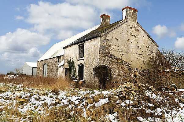 포토 JPG 해외이미지 전통 영어 외관 겨울 건축양식 날씨 잉글랜드 주택 풍경 사람없음 야외 건물 농가 농장 수확 시골 황무지 역사 재산 버리기 향수 폐허 시골집 장면 외양간 파산 구식 깨짐 썩음 옛날 파멸 해외202004 해외포토 문자 건축물 계절 건축 컨셉 농업 모션 영국 금융 화장품 파일형식 소멸 이미지허브