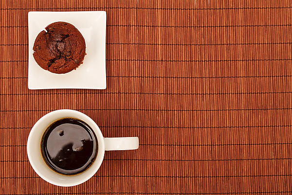 포토 JPG 해외이미지 접시 커피 음식 티타임 디저트 사람없음 컵 갈색 쿠키 케이크 초콜릿 식사 어둠 카페 빵집 머그컵 흰색 신선 달콤 맛 아침식사 상품 유혹 설탕 굽기 먹기 머핀 칼로리 번 페스츄리 해로움 솔깃 해외202004 해외포토 식기 음료 빵 컬러 컨셉 모션 휴식 상점 구이 파일형식 이미지허브