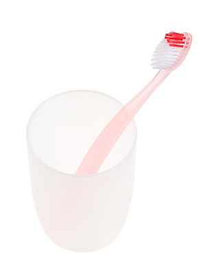 포토 JPG 해외이미지 라이프스타일 길 분홍색 백그라운드 가족 유리 새로움 건강 병원 사람없음 빨간색 약 침묵 공백 장비 욕실 흰색 신선 붓 입 치아 보호 씻기 빨래 칫솔 플라스틱 자르기 오브젝트 치과의사 고립 돌봄 변기통 위생관리 정중 해외202004 해외포토 컬러 컨셉 가사 의학 관계 모션 재질 관리 생활 신체부위 위생용품 소리 청결 의사 소화기관 파일형식 이미지허브