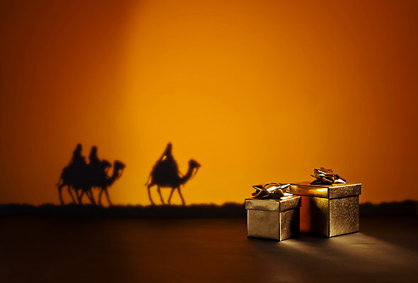 포토 JPG 해외이미지 전통 계절 남자 실루엣 별 여행 크리스마스 오렌지 가족 휴가 3 이야기 선물 사랑 사람없음 장식 축제 성경 축하 황금 은색 야간 12월 장면 낙타 신성 노엘 베들레헴 해외202004 해외포토 자연요소 기념일 감정 컬러 컨셉 과일 종교용품 포유류 관계 촬영기법 사람 날짜 파일형식 이미지허브