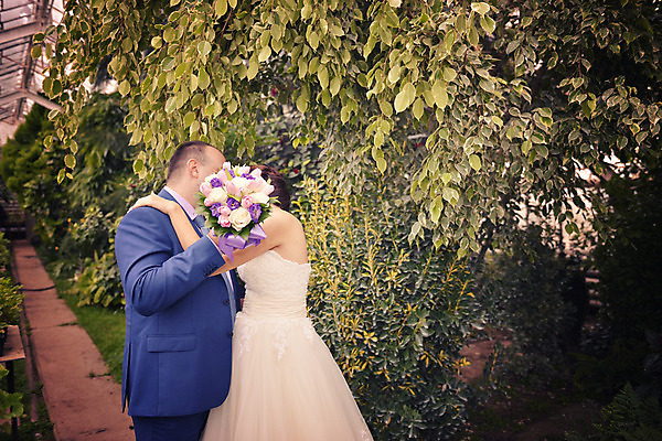 포토 JPG 해외이미지 백인 손 커플 드레스 여자 남자 꽃 행복 꽃다발 결혼 백그라운드 꽃무늬 가족 신혼부부 결혼식 키스 함께함 사랑 사람 성인 사람없음 장식 초록색 장미 흰색 시골 축하 잡기 우아함 배열 보헤미아 스타일 해외202004 해외포토 서양인 식물 부부 옷 감정 컬러 컨셉 무늬 관계 모션 이벤트 신체부위 애정표현 신혼 파일형식 이미지허브