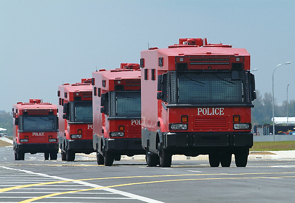 포토 JPG 해외이미지 자동차 사람없음 빨간색 힘 4 경찰 승합차 짐차 제어 줄서기 특별함 해외202004 해외포토 직업 육상교통 컬러 컨셉 모션 승용차 숫자 파일형식 이미지허브