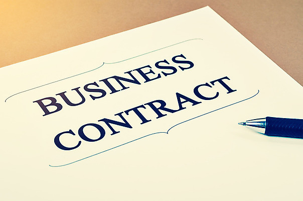 포토 JPG 해외이미지 직업 종이 컨셉 비즈니스 사업가 텍스트 노동자 새로움 사람없음 펜 거래 작업 편지 종업원 계약 서비스 주기 서식 문서 결재 규칙 보여주기 보험 변호사 대출 경영 고용 해외202004 해외포토 모션 금융 필기구 구직 채용 파일형식 이미지허브