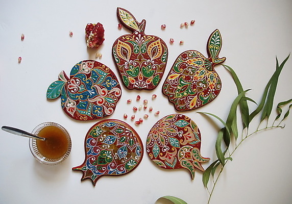 포토 JPG 해외이미지 전통 디자인 포스터 종교 문화 음식 백그라운드 컨셉 과일 탁자 휴가 디저트 새로움 건강 사람없음 빨간색 수확 흰색 축하 인사 항아리 신용카드 막대기 의식 달콤 사과 정상 연도 심볼 그림 석류 꿀 유대인 신앙심 유태교 핸드메이드 해외202004 해외포토 컬러 가구 농업 금융 예절 도자기 맛 파일형식 이미지허브