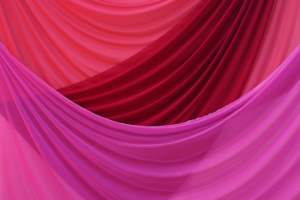 포토 JPG 해외이미지 모양 디자인 음악 파도 백그라운드 패턴 곡선 일러스트 추상 그림자 이벤트 사람없음 장식 빨간색 빛 유행 어둠 콘서트 공연 흐름 무대 직물 커튼 고급 우아함 매끈함 실크 극장 전시회 부드러움 연극 구김 실행 잔물결 접기 벨벳 해외202004 해외포토 물결 선 바다 컬러 컨셉 무늬 모션 문화예술 전시 감각 파일형식 이미지허브