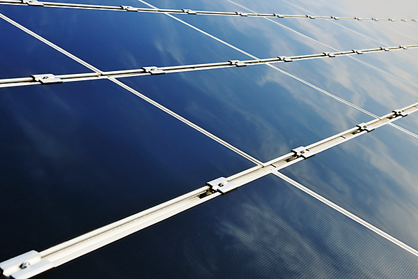 포토 JPG 해외이미지 주간 근접촬영 사람없음 야외 반사 태양에너지 집열판 해외202004 해외포토 자연요소 뷰포인트 그린에너지 파일형식 이미지허브