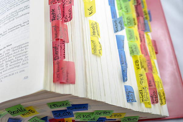 포토 JPG 해외이미지 텍스트 사람없음 책 암호 법 공정 해외202004 해외포토 파일형식 이미지허브