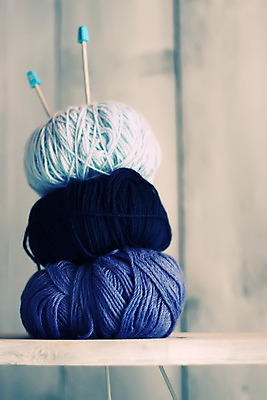 포토 JPG 해외이미지 공 탁자 기술 취미 사람없음 목재 파란색 수확 직물 뜨개질 실 코드 얽힘 시원함 바느질 오브젝트 복고 부드러움 실뭉치 짜임 수공예 양모 해외202004 해외포토 나무 컬러 가구 농업 재료 감각 공예 파일형식 이미지허브