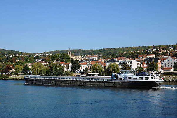 포토 JPG 해외이미지 나무 주택 풍경 사람없음 야외 물 강 교회 프랑스 도시 보트 강가 그림 타운 해외202004 해외포토 자연요소 식물 유럽 배_교통 종교건축 건물 파일형식 이미지허브