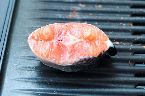 포토 JPG 해외이미지 동물 1 접시 음식 바다 조각 다이어트 오렌지 건강 어류 스테이크 요리 사람없음 빨간색 식사 저녁식사 신선 그릴 작음 바비큐 지중해 먹기 해산물 준비 싱글 날것 연어 해외202004 해외포토 식기 컬러 과일 모션 주방용품 서양음식 수중동물 크기 파일형식 이미지허브