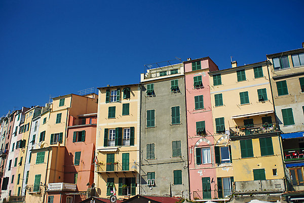 포토 JPG 해외이미지 주간 건축양식 하늘 주택 풍경 사람없음 야외 건물 마을 이탈리아 해외202004 해외포토 자연요소 건축물 건축 유럽 파일형식 이미지허브