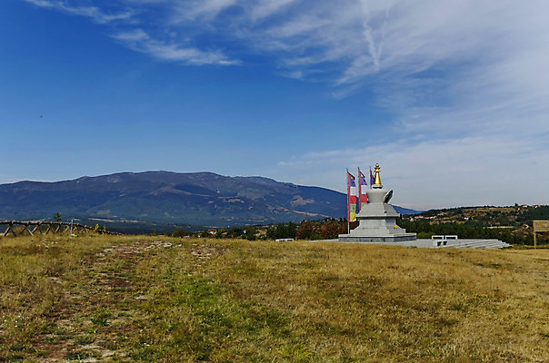 포토 JPG 해외이미지 나무 계절 종교 여행 불교 자연 산 풍경 사람없음 야외 가을 기도 깃발 사찰 숲 명상 신성 단상 천연기념물 라마 발칸반도 불가리아 사당 사리탑 순례 숭배 신앙심 절정 존경 해외202004 해외포토 식물 종교건축 탑 생태계 파일형식 남유럽 이미지허브