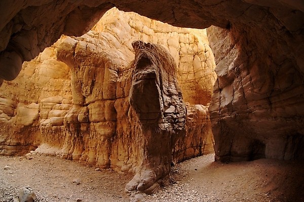 포토 JPG 해외이미지 벽 조각 오렌지 중동 자연 지붕 날씨 건조 풍경 사람없음 야외 빨간색 컬러풀 골짜기 절벽 사막 바위 기둥 동굴 좁은 암초 사암 침식 웅장함 이스라엘 팔레스타인 해외202004 해외포토 건축 나라 컬러 과일 돌_바위 생태계 서아시아 파일형식 이미지허브