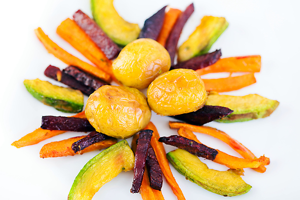 포토 JPG 해외이미지 접시 음식 채소 건강 요리 사람없음 가로 초록색 컬러풀 저녁식사 당근 튀김 맛 그릴 정상 굽기 유기농 후추 아보카도 비트 채식주의자 해외202004 해외포토 식기 웰빙 컬러 컨셉 과일 주방용품 뿌리채소 식사 구이 향신료 채식 파일형식 이미지허브