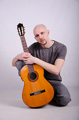 포토 JPG 해외이미지 모델 남자 별 음악 백그라운드 놀이 한명 사람 성인 빛 유행 금속 검은색 어둠 소리 콘서트 공연 연주자 음악가 흰색 기구 기타 청바지 표현 시원함 롤 기타리스트 그런지 뮤지컬 팝 플레이어 스타일 해외202004 해외포토 자연요소 직업 1 컬러 바지 재질 현악기 문화예술 이벤트 파일형식 이미지허브