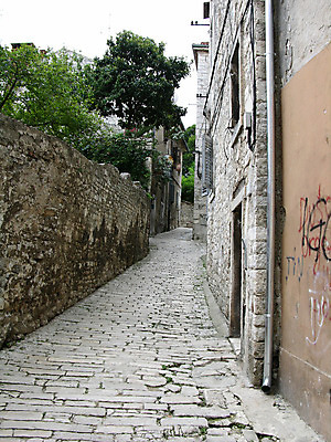 포토 JPG 해외이미지 식물 아이콘 전통 외관 유럽 문화 벽 여행 건축양식 휴가 거리 주택 사람없음 건물 빛 이탈리아 회색 조약돌 바위 도시 중세 역사 보행로 작음 지중해 아치 복고 좁은 장면 타운 옛날 토스카나 해외202004 해외포토 건축물 건축 나라 길 바다 컬러 돌_바위 크기 파일형식 이미지허브