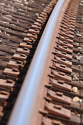 포토 JPG 해외이미지 산업 도로 길 선 여행 패턴 곡선 교통시설 사람없음 야외 목재 갈색 금속 기차 고독 방향 철 부식 싱글 트랙 대각선 방법 선로 옛날 중고 철강 해외202004 해외포토 나무 감정 육상교통 컬러 교통 무늬 재료 재질 대중교통 시설 파일형식 이미지허브