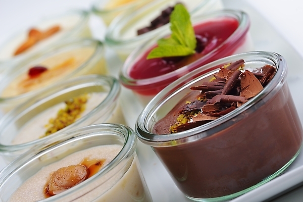 포토 JPG 해외이미지 실내 종류 사람없음 아웃포커스 여러개 다양 흰배경 일렬 푸딩 초콜릿푸딩 해외202004 해외포토 다수 백그라운드 디저트 촬영기법 내부 흰색 파일형식 이미지허브