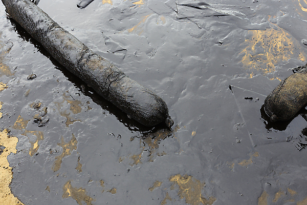 포토 JPG 해외이미지 산업 모래 바다 섬 태국 자연 노동자 사람없음 물 환경 검은색 손상 에너지 코트 만 뉴스 붓기 석유 위험 사건 청소 날것 충격 쏟아짐 낭비 나쁜 비극 응답 재앙 화학물질 해외202004 해외포토 자연요소 직업 아시아 컬러 컨셉 모션 외투 화학 생태계 파일형식 이미지허브