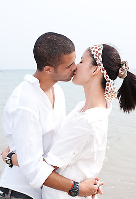 포토 JPG 해외이미지 백인 라이프스타일 커플 응시 여자 남자 행복 바다 2 자연 휴가 건강 사랑 웃음 사람 성인 야외 두명 물 파란색 빛 우주 기쁨 흰색 업기 적재 해외202004 해외포토 자연요소 서양인 시선 감정 컬러 관계 모션 표정 생활 생태계 파일형식 이미지허브