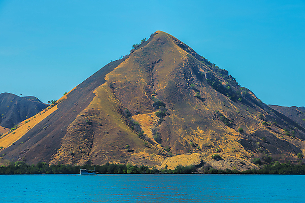 포토 JPG 해외이미지 공원 바다 섬 여행 백그라운드 자연 하늘 휴가 휴식 국립공원 풍경 사람없음 야외 초록색 물 여름 파란색 햇빛 태양 맑음 침묵 만 언덕 인도네시아 전국 파라다이스 해외202004 해외포토 자연요소 계절 공공시설 아시아 컬러 컨셉 날씨 소리 생태계 파일형식 이미지허브