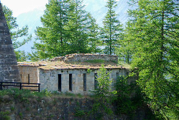 포토 JPG 해외이미지 벽 여행 백그라운드 건축양식 산 경비 풍경 사람없음 야외 건물 초록색 힘 이탈리아 골동품 바위 소나무 성 수비 중세 역사 만취 폐허 군용 알프스 암초 산기슭 강화 랜드마크 옛날 왕국 해외202004 해외포토 나무 건축물 건축 유럽 컬러 모션 군대 안전 돌_바위 보호 술취함 파일형식 이미지허브