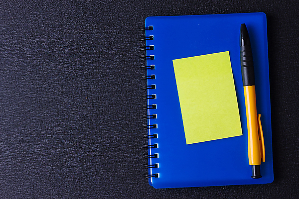 포토 JPG 해외이미지 교육 종이 백그라운드 컨셉 스티커 비즈니스 텍스트 학교 탁자 나선형 사람없음 목재 책 초록색 사무실 연필 펜 갈색 노란색 우주 다이어리 쪽지 공책 공백 오픈 정상 스케치 책상 준비 대학교 문서 약속 페이지 시트 패드 옛날 목업 목차 카피스페이스 해외202004 해외포토 나무 컬러 가구 무늬 재료 문구용품 학용품 미술 필기구 사무용품 파일형식 이미지허브