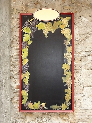 포토 JPG 해외이미지 포도 사람없음 장식 식당 와인 칠판 공백 정보 발표 사인 메뉴 분필 포도나무 공지사항 석판 카피스페이스 해외202004 해외포토 과일 주류 상점 과일나무 초크 파일형식 이미지허브