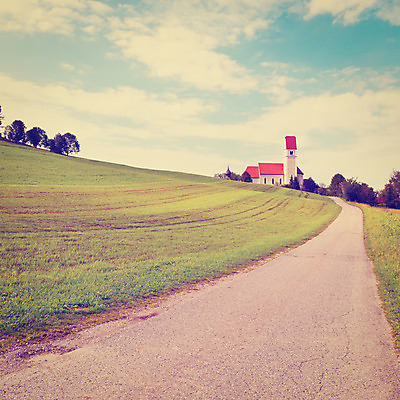 포토 JPG 해외이미지 나무 식물 구름 유럽 기독교 종교 문화 도로 벽 십자가 밭 건축양식 창문 자연 하늘 지붕 독일 풍경 사람없음 건물 초록색 농경지 교회 문 봄 시골 사찰 중세 숲 아스팔트 타일 언덕 첨탑 종탑 사당 소셜네트워크 숭배 신앙심 필터 바이에른 목가 효과 해외202004 해외포토 자연요소 건축물 계절 건축 나라 길 컬러 농업 종교건축 교통시설 농장 탑 역사 생태계 파일형식 이미지허브