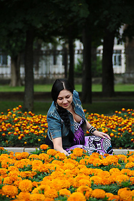 포토 JPG 해외이미지 나무 공원 포즈 과일 가족 자연 엄마 휴식 친절 갈색머리 건강 종류 한명 풍경 여름 청춘 침묵 산책 임신 기쁨 아기 도시 아내 출산 큼 만족 시력 내추럴 스타일 해외202004 해외포토 식물 1 헤어스타일 계절 공공시설 감정 컨셉 관계 사람 소리 크기 생태계 파일형식 이미지허브
