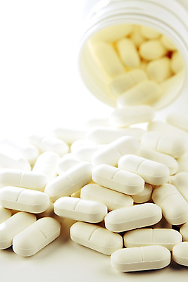 포토 JPG 해외이미지 컨셉 실내 사람없음 알약 약 쌓기 침묵 닫기 약초 약국 흙더미 조제 보충 마약 복용 약사 진통제 항생제 많음 해외202004 해외포토 의학 모션 내부 소리 흙 풀_식물 만들기 파일형식 더미 이미지허브