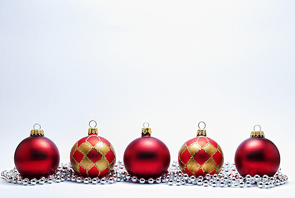 포토 JPG 해외이미지 백그라운드 크리스마스 목걸이 휴가 사람없음 장식 빨간색 축제 장식볼 흰색 은색 체크무늬 고립 해외202004 해외포토 기념일 컬러 무늬 장신구 파일형식 이미지허브