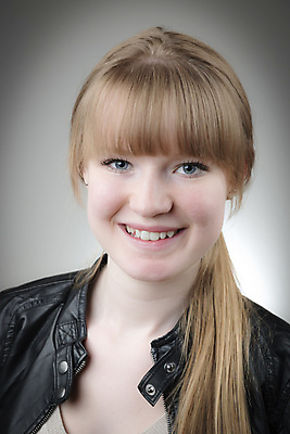 포토 JPG 해외이미지 모델 헤어스타일 여자 얼굴 백그라운드 한명 사람 금발 유행 검은색 재킷 화려 닫기 가죽 피부 입술 피부관리 만들기 내추럴 완벽 스타일 해외202004 해외포토 1 컬러 컨셉 모션 신체부위 뷰티 외투 파일형식 이미지허브