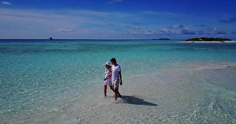 포토 JPG 해외이미지 커플 행복 바다 섬 백그라운드 포옹 자연 하늘 휴가 함께함 안테나 사랑 미소 웃음 풍경 두명 물 여름 파란색 모래사장 손잡기 맑음 신혼여행 흰색 모래언덕 석호 몰디브 드론 터키석 파라다이스 해외202004 해외포토 자연요소 계절 감정 아시아 컬러 결혼 컨셉 통신 관계 안기 모션 날씨 표정 사람 보석 언덕 생태계 파일형식 이미지허브
