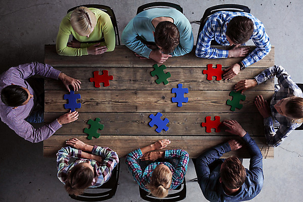 포토 JPG 해외이미지 조각 컨셉 비즈니스 통신 부분 탁자 성공 협력 아이디어 함께함 관리 창조 사람 여러명 목재 믿음 공연 도전 작업 비즈니스맨 퍼즐 그룹 목표 계획 연결 심볼 서비스 문제 해결 엘리먼트 제어 통일 브레인스토밍 해외202004 해외포토 나무 남자 감정 가구 다수 재료 이벤트 직장인 파일형식 이미지허브