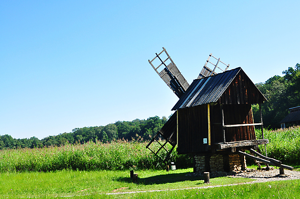 포토 JPG 해외이미지 전통 문화 건축양식 바람 주택 여러명 사람없음 목재 마을 시골 역사 재산 전시회 박물관 기념물 루마니아 방앗간 인기 트란실바니아 해외202004 해외포토 자연요소 나무 건축 유럽 다수 재료 날씨 사람 건물 금융 전시 파일형식 이미지허브