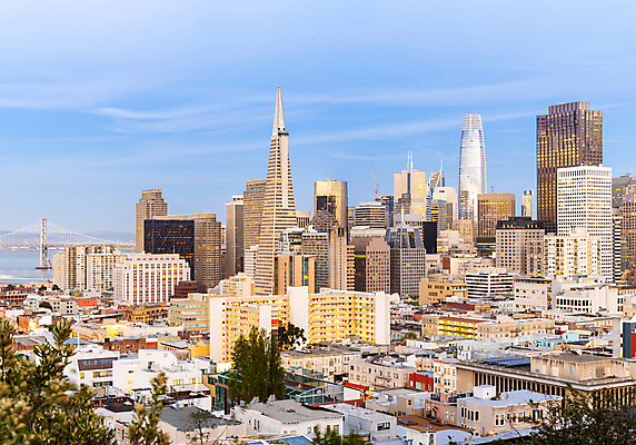 포토 JPG 해외이미지 바다 비즈니스 건축양식 안테나 사람없음 금융 강 도시풍경 사무실 반사 항구 고층빌딩 미국 황혼 일몰 새벽 도시 시간 도심 전철 야간 정사각형 태평양 대도시 스카이라인 샌프란시스코 제국 해외202004 해외포토 자연요소 도형 건축 육상교통 북아메리카 통신 교통시설 대중교통 풍경 빌딩 경제 노을 파일형식 이미지허브