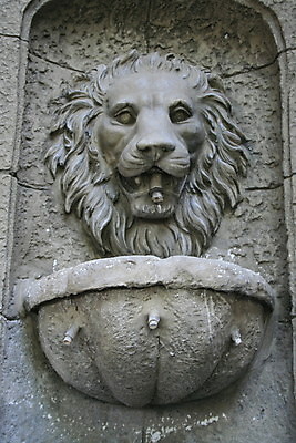 포토 JPG 해외이미지 동물 디자인 야생동물 주택 미술 사람없음 야외 장식 물 조각상 머리 젖음 액체 떨어짐 사자 디자이너 오브젝트 분수 시멘트 분무기 펌프 콘크리트 해외202004 해외포토 자연요소 직업 컨셉 포유류 문화예술 건물 신체부위 조형물 파일형식 이미지허브