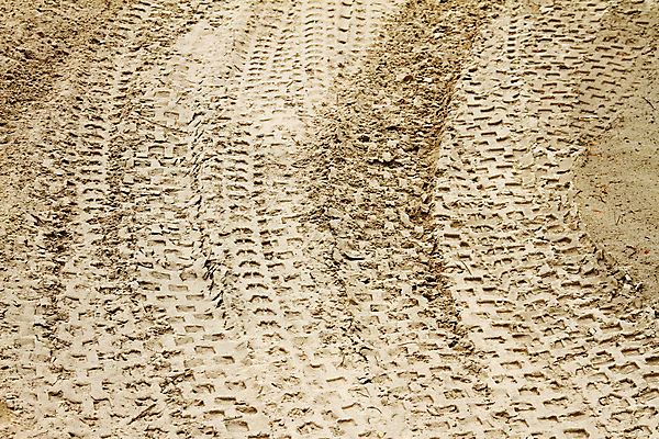 포토 JPG 해외이미지 모양 도로 길 선 모래 백그라운드 패턴 교통시설 자국 자동차 표시 사람없음 갈색 환경 사막 바퀴 땅 방향 질감 타이어 먼지 진흙 트랙터 짐차 땅바닥 선로 채석 각인 해외202004 해외포토 육상교통 컬러 교통 무늬 바닥 농기계 시설 특수차량 파일형식 이미지허브