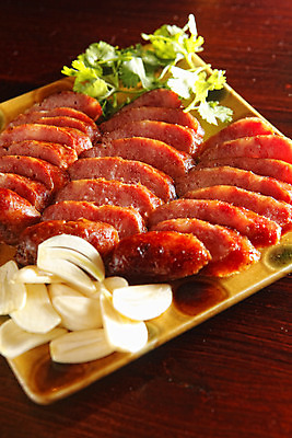 포토 JPG 해외이미지 접시 음식 밥 양파 육류 동양인 사람없음 중국 소시지 맛 그릴 해외202004 해외포토 식기 아시아 컨셉 채소 식재료 주방용품 인종 가공식품 파일형식 이미지허브