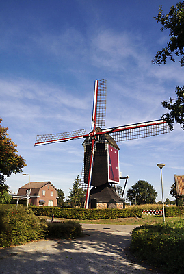 포토 JPG 해외이미지 도로 하늘 바람 거리 풍경 사람없음 파란색 마을 에너지 시골 네덜란드 기념물 천연기념물 해외202004 해외포토 자연요소 유럽 길 컬러 교통시설 날씨 파일형식 이미지허브