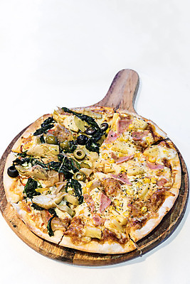 포토 JPG 해외이미지 접시 채소 치즈 피자 요리 사람없음 컬러풀 식사 저녁식사 이탈리아 시골 닫기 굽기 지중해 허브 시금치 바질 편육 해외202004 해외포토 식물 식기 유럽 바다 컬러 모션 유제품 패스트푸드 서양음식 육류 구이 파일형식 이미지허브